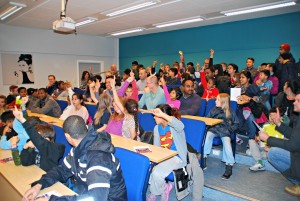 Alle i auditoriet 600p.jpg Alle i auditoriet 600p.jpg