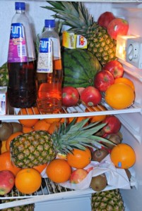 Kj&oslash;leskap fullt av frukt 300p.jpg